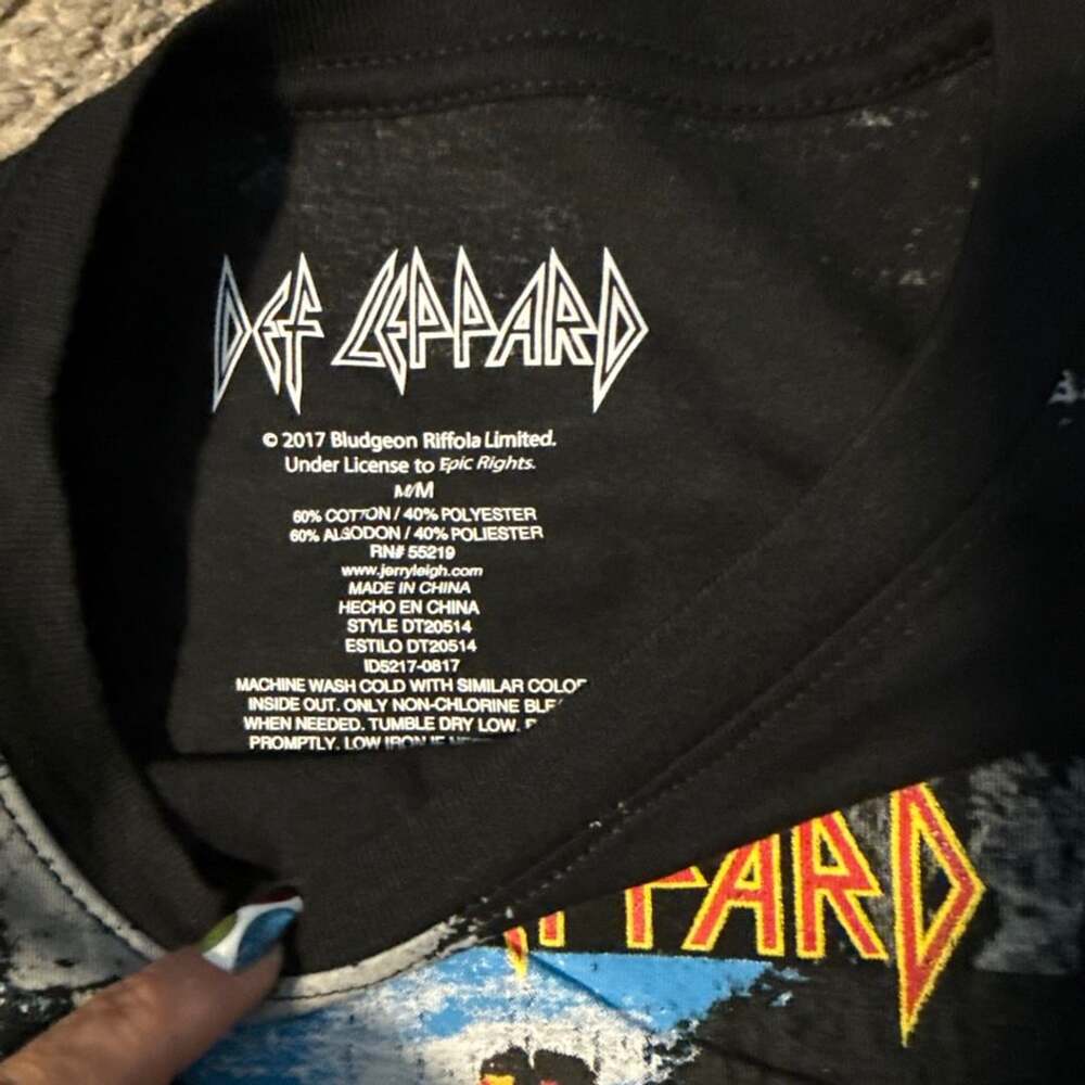 Def Leppard Band T-Shirt Size M Black Rock Concert